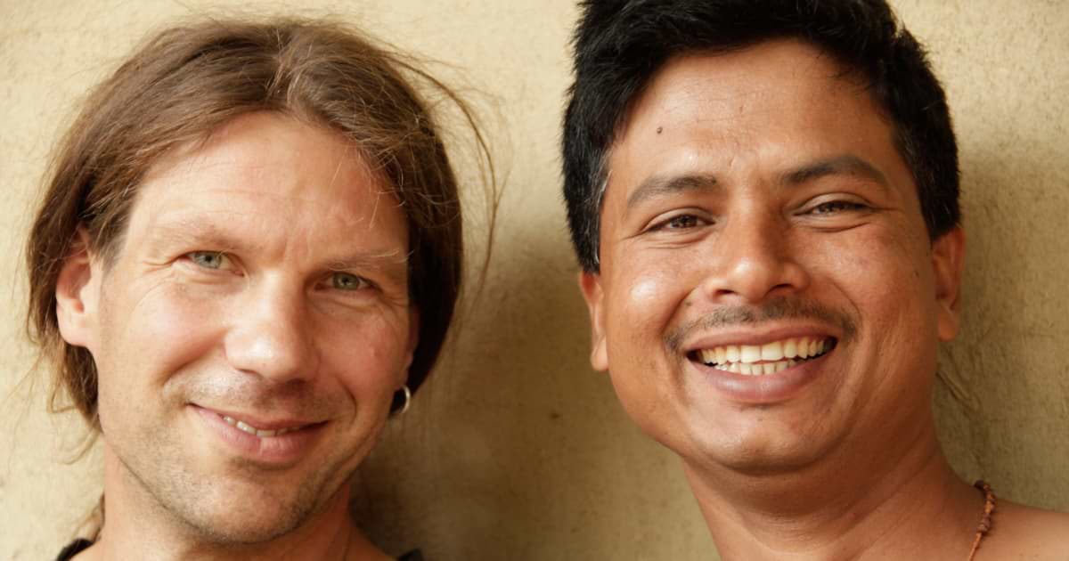 Lehmbau-Teammitglieder - Shiv und Stefan